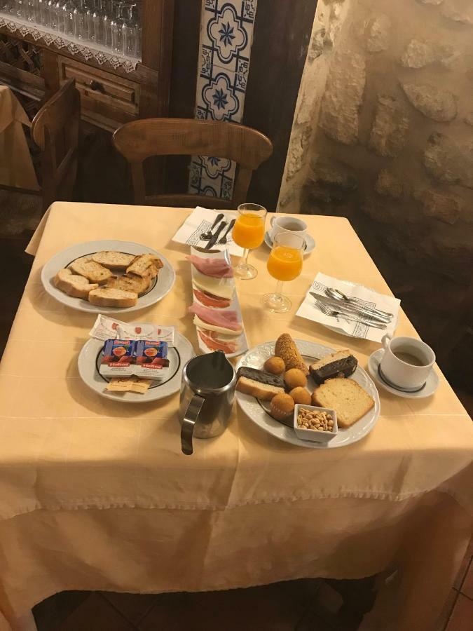 Hotel Tres Coronas De Silos 산토 도밍고 드 실로스 외부 사진